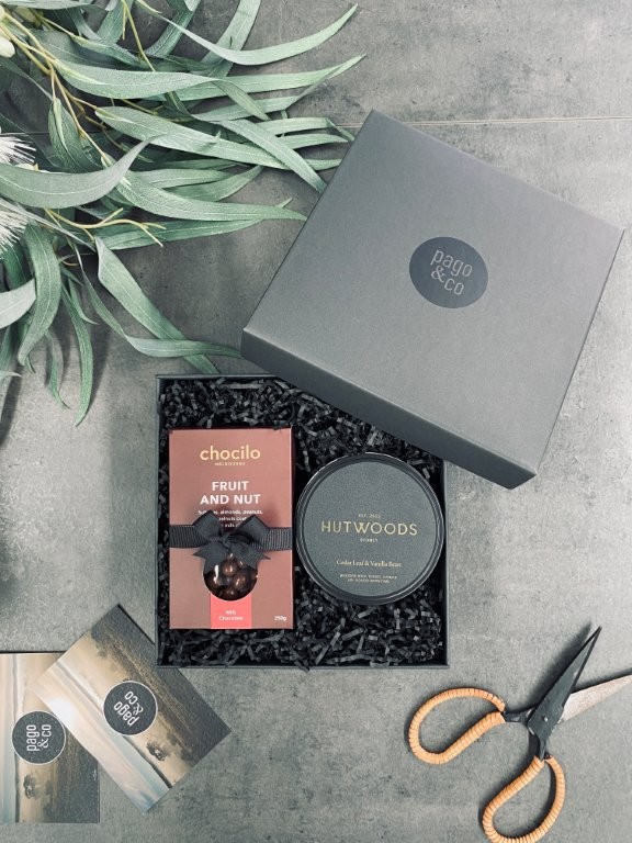 pago-lil_golden-gift_box pago-lil_golden-gift_box