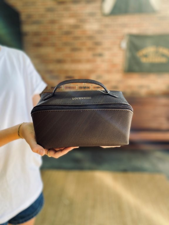 pago-louenhide-ellis_makeup_bag_chocolate