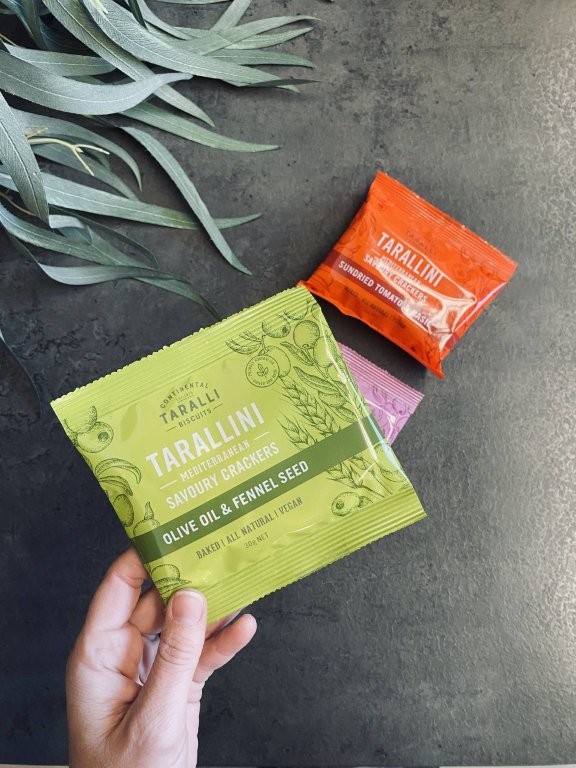 Continental Tarallini Biscuits - Savoury Crackers, Olive Oil and Fennel Seed (30g)