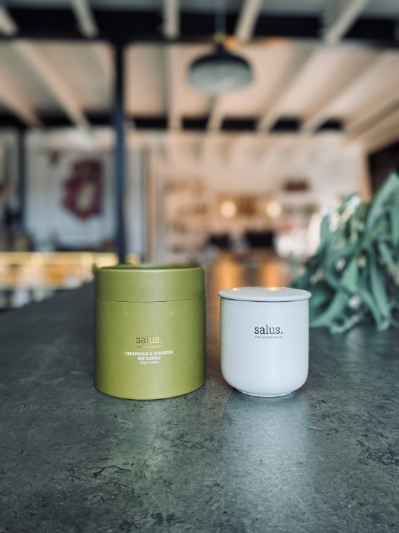 Salus Body – Soy Candle, Cedarwood and Geranium (280g)