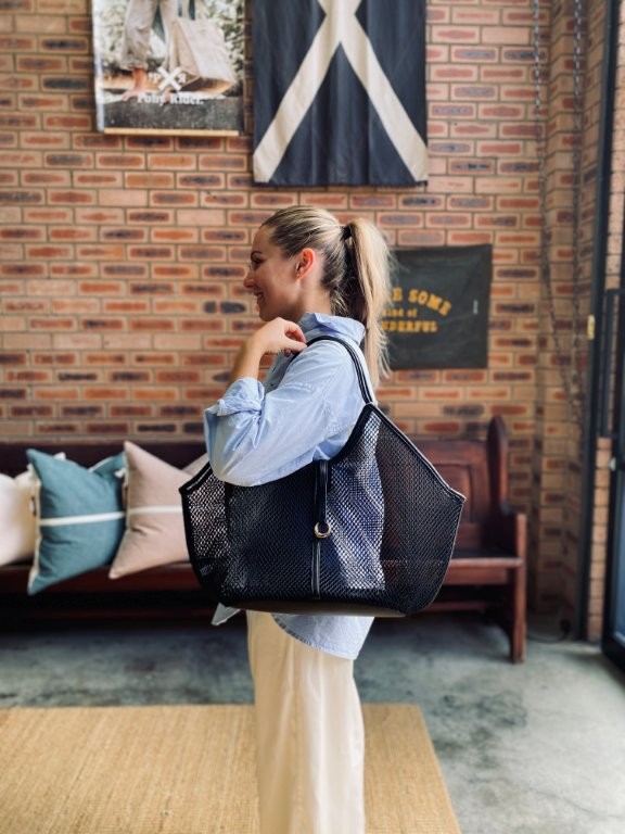 pago-louenhide-calypso_mesh_bag_black